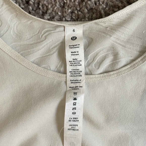 2/$15 3/$20🌹 Lululemon racer back running shirt with reflective dots size - Picture 7 of 7